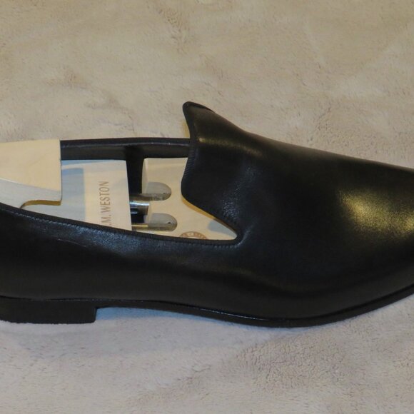 J.M. Weston 911 Black Calf Leather One Piece Formal Loafer 9.5 NWOB Bags & Trees - Picture 2 of 12